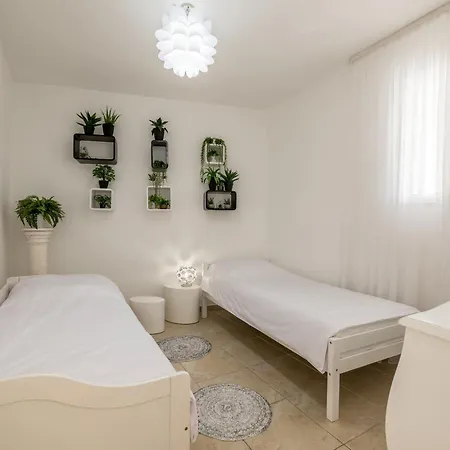 Luxury Leona Apartment Split Exterior photo