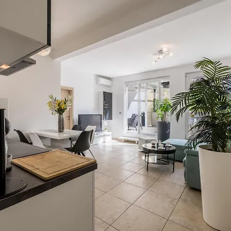 Luxury Leona Apartment Split Exterior photo