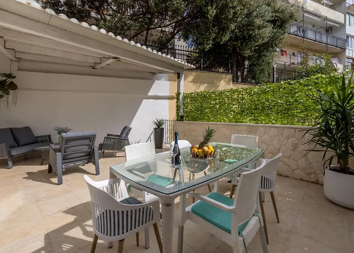 Luxury Leona Apartment