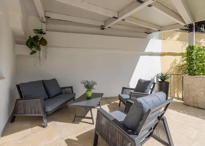 Luxury Leona Apartment